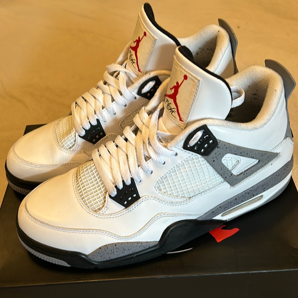 🔥White cement Jordan 4’s